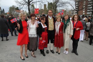 Die Norweger trugen ihre schöne Trachtenkleidung, wir aber auch